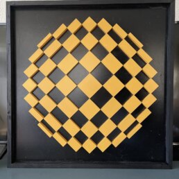 Golden sphere illusion