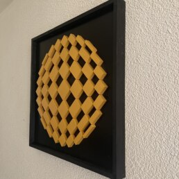 Golden sphere illusion